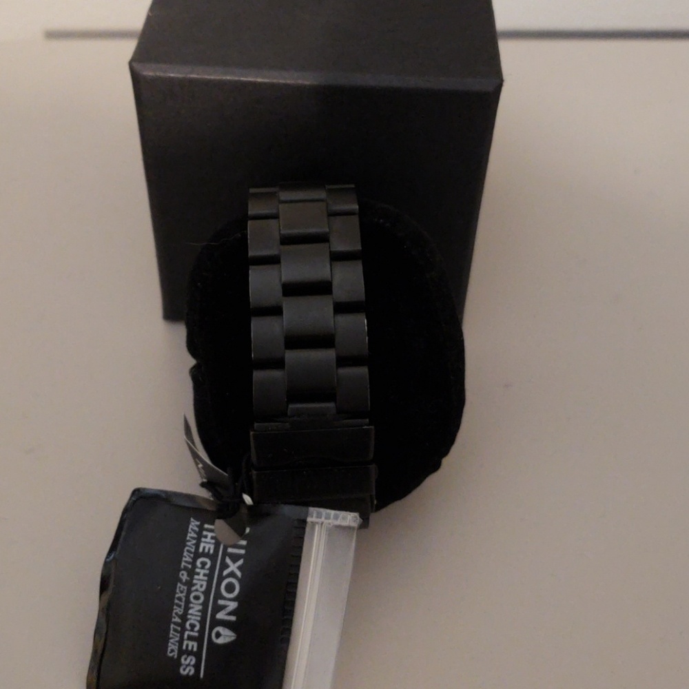 SOLD NWT Nixon watch - Picture 2 of 3